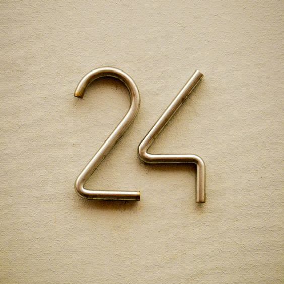 Are you guys able to find a font that matches this signage ? Thank you <3