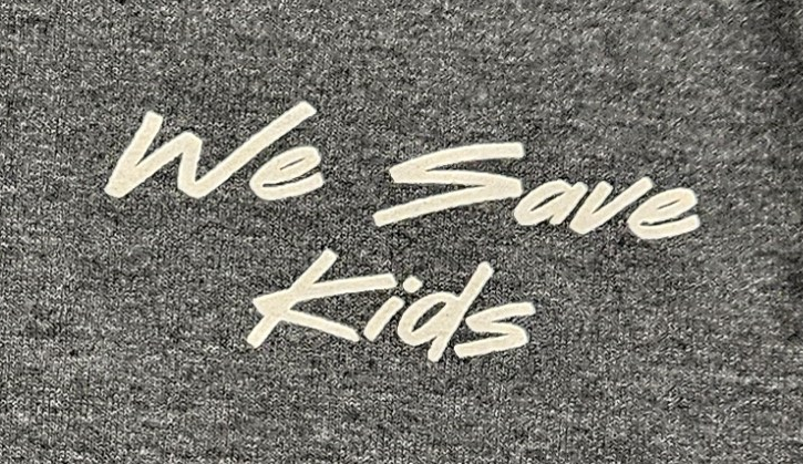 HI GUYS, CAN ANYONE KNOW THE NAMES OF THE FONTS ON THIS LOGO?