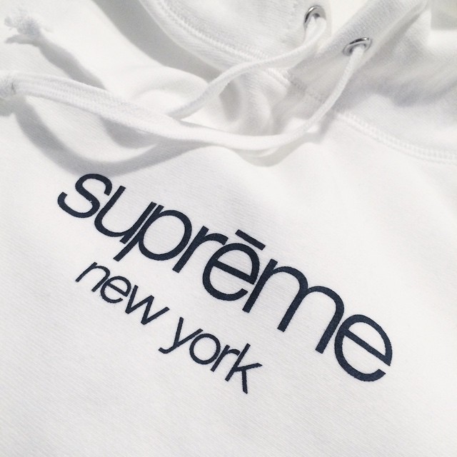 What font is this "supreme new york" ?